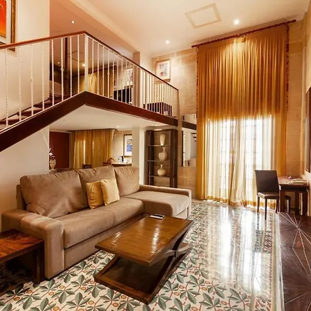 Palazzo Floor With Terrace And Facilities *