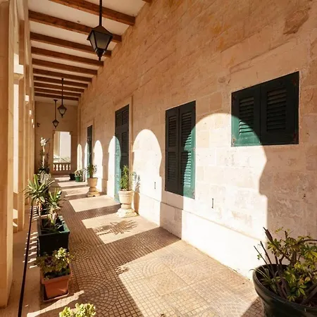 Palazzo Floor With Terrace And Facilities Villa Sliema
