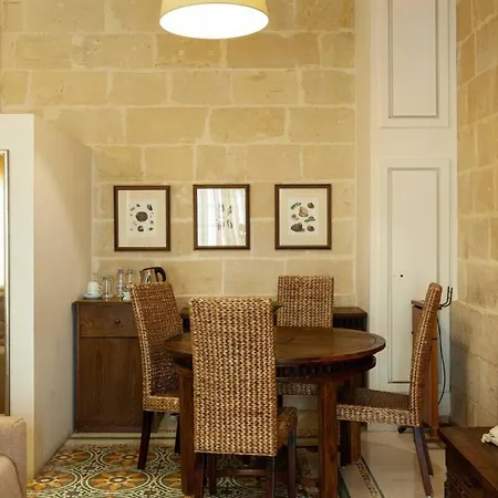 וילה Palazzo Floor With Terrace And Facilities סליאמה