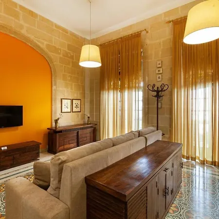 Palazzo Floor With Terrace And Facilities סליאמה