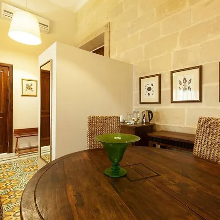 וילה Palazzo Floor With Terrace And Facilities סליאמה