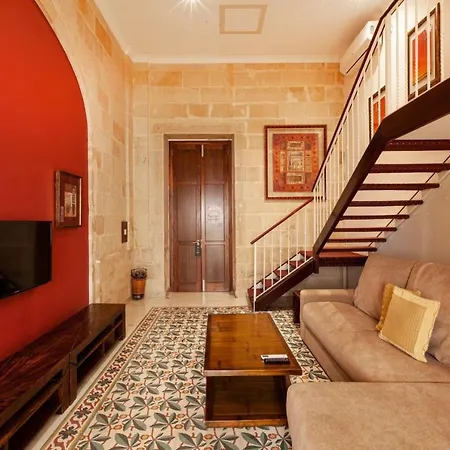 Palazzo Floor With Terrace And Facilities *