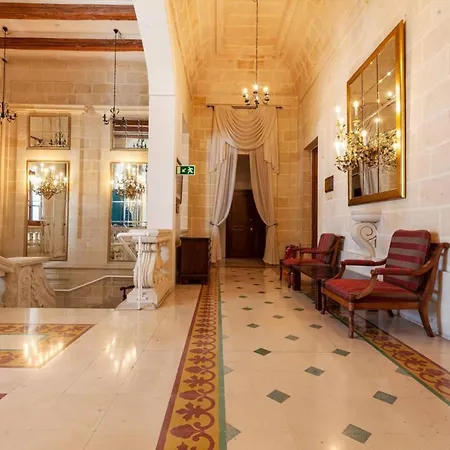 Palazzo Floor With Terrace And Facilities וילה סליאמה