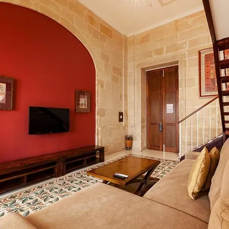 Palazzo Floor With Terrace And Facilities סליאמה