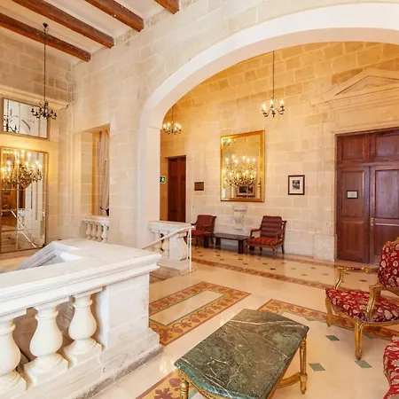 Palazzo Floor With Terrace And Facilities סליאמה